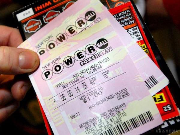 США: квиток лотереї Powerball виграв майже півмільярда доларів. Влада США повідомляє, що в одному з квитків лотереї Powerball збіглися всі шість номерів, тож він виграв 429,6 мільйона доларів.
