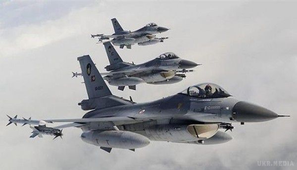 Турецькі військові літаки завдали повітряних ударів по позиціях  Курдистану  на півночі Іраку. Турецькі військові літаки завдали повітряних ударів по позиціях Робітничої партії Курдистану (РПК) на півночі Іраку.