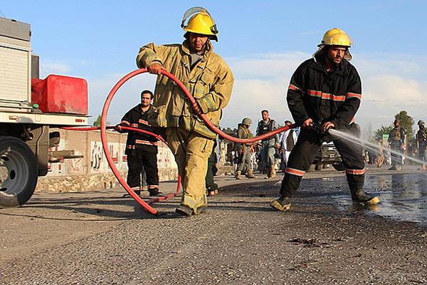 В Афганістані згоріли живцем 50 людей (ФОТО). Страшна трагедія трапилася сьогодні, 8 травня, вранці в афганській провінції Газні. 