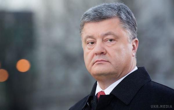 Порошенко: п'яту частину бюджету ми витрачаємо на армію. Президент України допускає чергову хвилю мобілізації в 2016 році.