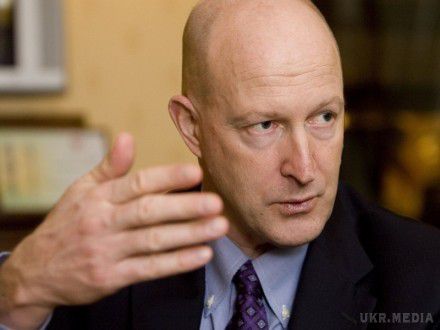 НАТО слід переглянути свою політику щодо України - Бжезінський.  Захід допустив відновлення в Європі лінії поділу вздовж східного кордону НАТО, за цієї лінією залишилися Україна, Грузія і Молдова. 