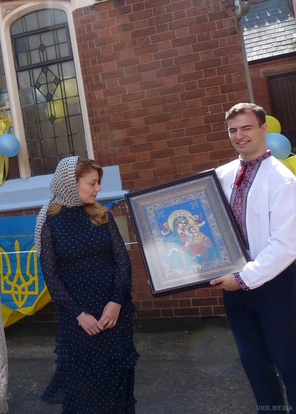 Тіна Кароль відкрила Центр української громади у великій Британії. Нове місце, де відтепер зможуть збиратися українці розташувалося в містечку Дербі неподалік від Лондона. 
