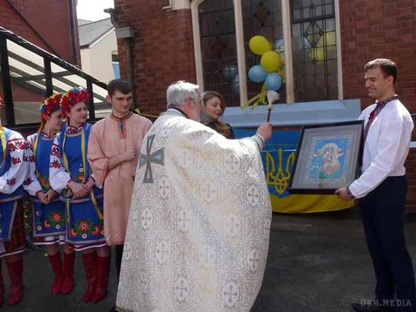 Тіна Кароль відкрила Центр української громади у великій Британії. Нове місце, де відтепер зможуть збиратися українці розташувалося в містечку Дербі неподалік від Лондона. 
