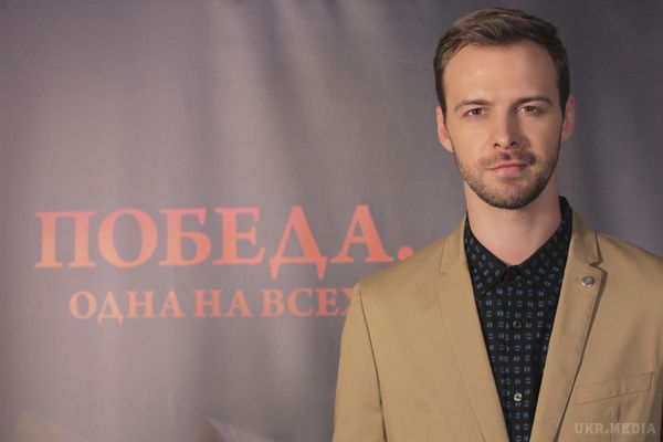 Макс Барських представив нове прочитання військового хіта. Співак Макс Барських виступив перед ветеранами на концерті телеканалу Інтер, присвяченому Дню Перемоги.