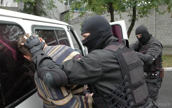 Правоохоронці затримали організовану банду, яка катувала й вбивала жителів Києва. Зловмисникам загрожує покарання аж до довічного позбавлення волі з конфіскацією майна.