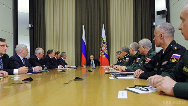У Кремлі хваляться новою суперзброєю.  Рогозін доповів в п'ятницю  Путіну про випробування, що дозволяють вийти на створення зброї, що перевершує за технічними характеристиками озброєння ймовірних противників.