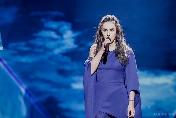 Джамала перед фіналом: "Дуже важко налаштуватися на виступ серед веселих пісень". Вже сьогодні вночі стане відомо, хто переміг на "Євробаченні-2016". А поки фіналісти конкурсу по черзі репетирують на сцені "Глобен Арена" в Стокгольмі. Серед них і наша Джамала.