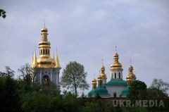 День преподобного Феодосія Печерського. Преподобний Феодосій Печерський народився у Василеві, неподалік від Києва. 