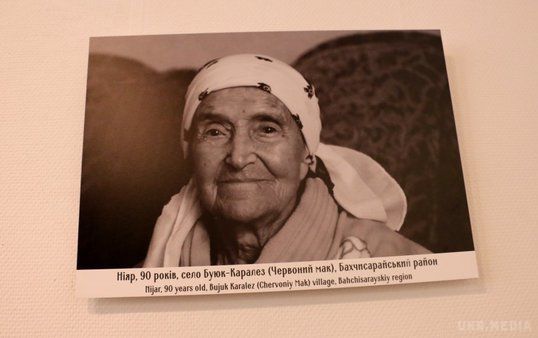 У Києві відкрилася виставка до річниці депортації кримських татар (відео). Виставка розповідає історії людей, які пережили депортацію.