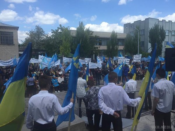  Марш кримських татар пройшов на Чонгарі. У Криму татарам заборонили проводити заходи у річницю депортації.