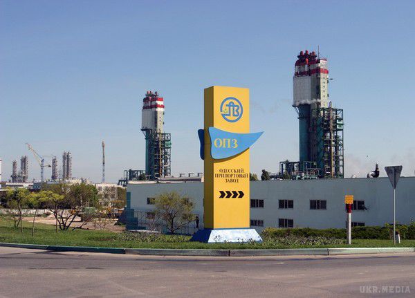 Кабмін затвердив умови приватизації ОПЗ зі стартовою ціною 13,2 мільярда. Стартова ціна приватизації Одеського припортового заводу склала 620 мільйонів доларів або 13,175 мільярда гривень.