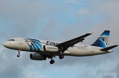 Всі подробиці катастрофи літака Airbus A320 над Єгиптом (фото, відео). Літак єгипетської авіакомпанії EgyptAir виконував рейс номер MS804 пропав з радарів диспетчерів у 02:45 за місцевим часом. Інформацію підтвердили в EgyptAir .