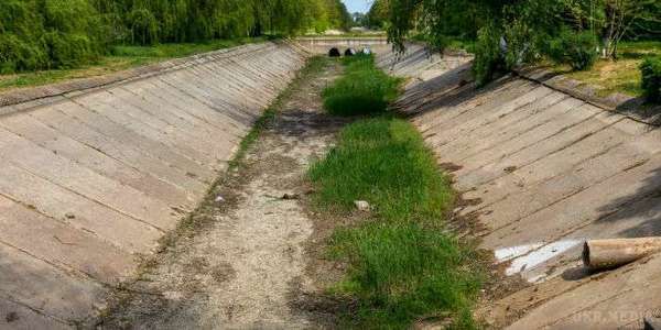 В Криму підрахували, на скільки ще вистачить води на півострові. Окупаційна влада Криму зізналась, що у них присутні проблеми з нестачею питної води на сході півострова.