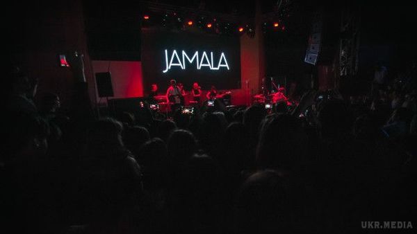 Концерт Джамали у Львові: жодного вільного місця. Черги до входу починаються ще за годину до початку і тривають після нього.