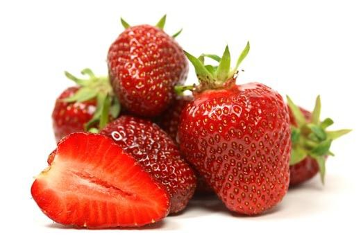 5 правил щодо вибору ранньої полуниці (відео). На столичних ринках почався полуничний сезон - Українці масово скуповують смачну ягоду.