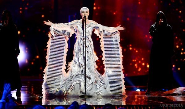 Фанати "Євробачення" назвали найгірші концертні вбрання цього року. Щороку організатори "Євробачення" проводять конкурс Барбари Декс на найгірший або безглуздий концертний наряд. 