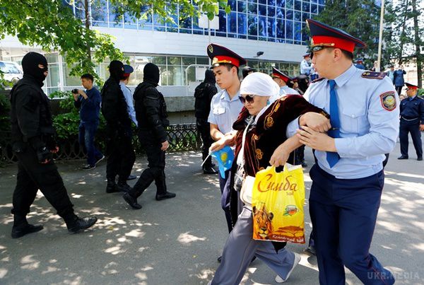 Із-за чого в Казахстані почався свій Майдан?. У Казахстані назріла своя "революційна ситуація" , яка призвела до сутичок з поліцією. 