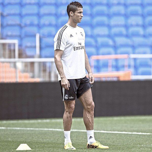 Кріштіану Роналду отримав травму на тренуванні. Нападник мадридського «Реала» завчасно завершив заняття своєї команди.