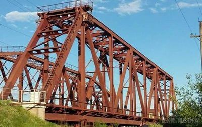 Роблячи селфі загинув підліток під Києвом. Хлопець намагався сфотографуватися на залізничному мосту в Бородянці.
