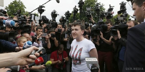 Звільнена Надія Савченко отримала привітання від світових політиків. Політики зі всього світу вітають українку Надію Савченко із звільненням з незаконного ув'язнення в РФ.