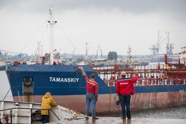 Україна "відбила" у Росії нафтовий танкер (ФОТО). Боротьба за танкер з нафтою тривала близько 10 місяців