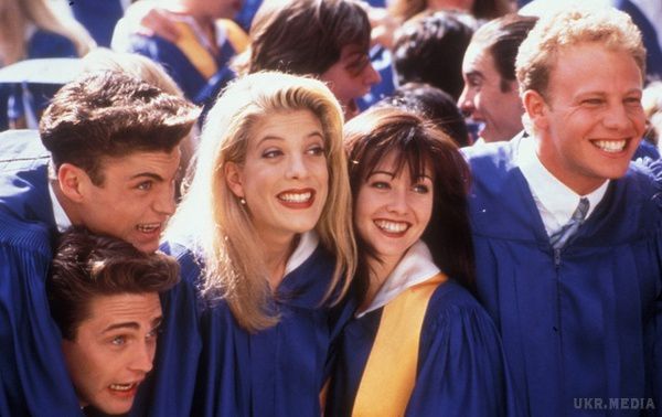 Як склалася доля акторів «Беверлі-Хіллз 90210»? (фото). 26 років тому на екрани вийшла перша серія найпопулярнішою молодіжною саги 1990-х - «Беверлі-Хіллз 90210».