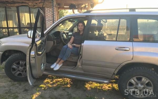Дівчина з села після "Холостяка" купила машину Toyota Land Cruiser (фото). Учасниця романтичного реаліті-шоу "Холостяк-6" після проекту обзавелася дорогим автомобілем.