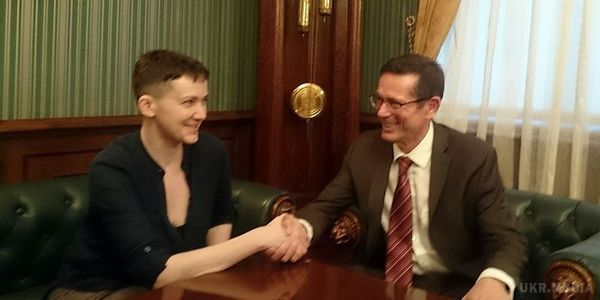 Савченко зустрілася з помічником генсека ООН Шимоновичем. Надія Савченко поговорила з Іваном Шимоновичем про обмін полоненими.