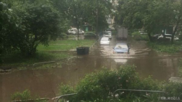 Злива у Харкові призвела до потопу у місті (ФОТО) (ВІДЕО). У неділю, 29 травня, у Харкові пройшла потужна злива, яка призвела до справжнього потопу в місті, а шквальний вітер поламав безліч дерев.