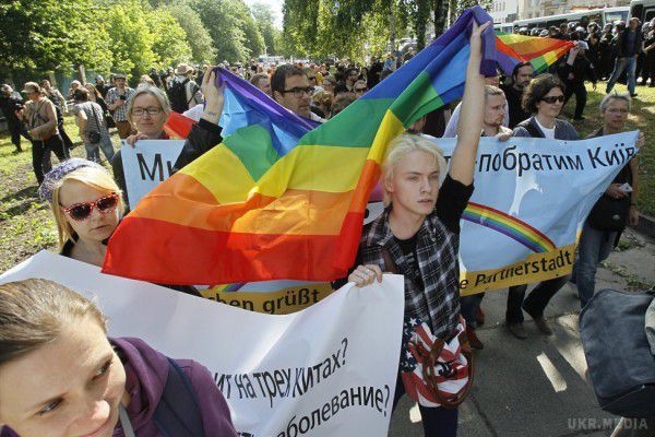 Конгрес США закликав українську владу захистити ЛГБТ-прайд в червні. Американський конгрес закликав українську владу створити безпечні умови для проведення ЛГБТ-прайду в Києві, який запланований на 12 червня.