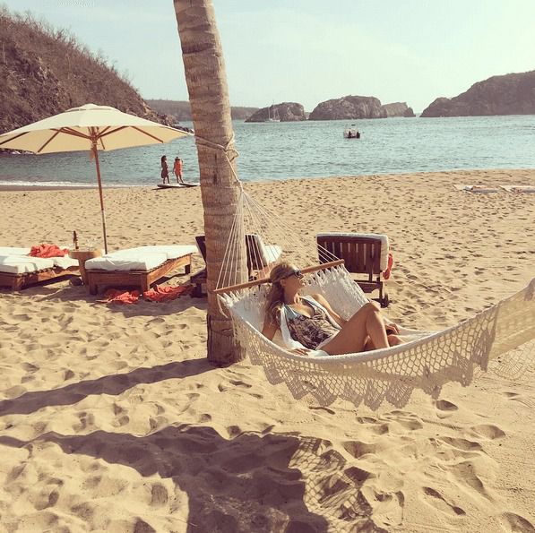 Періс Хілтон зганьбилася жаркими фото з Мексики (фото). Знаменита американська світська левиця Періс Хілтон поділилася в Instagram жаркими фото з відпочинку в Мексиці.