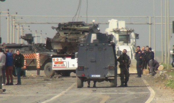 У Туреччині посеред дороги прогримів вибух, загинули четверо. 30 травня в південно-східній провінції Ширнак на проїжджій дорозі спрацювала вибухівка.