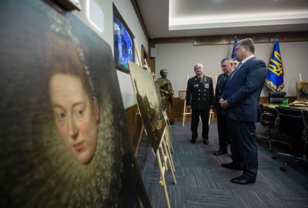 Порошенко став почесним громадянином італійської Верони. Таким чином мер Флавіо Този віддячив президента України Петра Порошенка за сприяння в поверненні викрадених полотен епохи Відродження