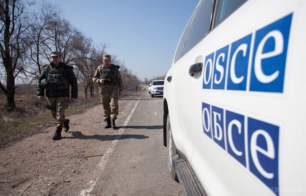 Терористи не випустили спостерігачів ОБСЄ зі Станиці Луганської. Бойовики вели себе агресивно.