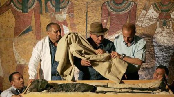 У гробниці єгипетського фараона виявлено кинджал, виготовлений за межами Землі (фотофакт). Археологи довели позаземне походження кинджала Тутанхамона, знайденого в 1925 році британцем Говардом Картером при розкопках гробниці фараона