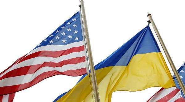 США надали Україні 1 мільярд доларів - Порошенко. Президент України Петро Порошенко повідомив, що була підписана угода з США про надання українській стороні допомоги в розмірі 1 мільярд доларів.