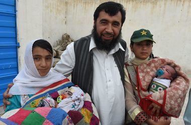 Пакистанець шукає четверту дружину, щоб завести 100 дітей. У чоловіка вже є 35 дітей.