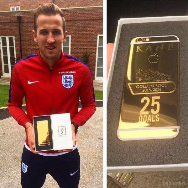 Лідеру збірної Англії подарували ексклюзивний iPhone з золота. 22-річний форвард колективу збірної Англії з футболу і гравець футбольного клубу "Тоттенхем" Гаррі Кейн був нагороджений ексклюзивним iPhone з золота. Настільки почесний подарунок дістався спортсмену, як кращого бомбардира європейських футбольних ліг.