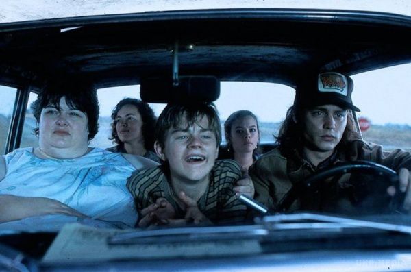 10 кращих фільмів Джонні Деппа (фото, відео). Важкий підліток Джонні Депп дебютував коли-то в «Кошмарі на вулиці В'язів» в ролі хлопця, якого шматував Фредді Крюгер. 