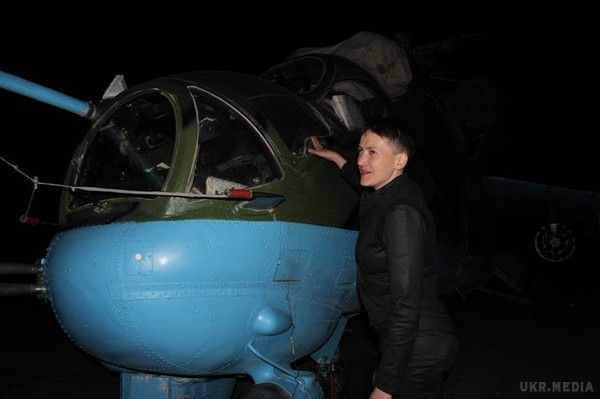 Савченко вночі відвідала зону АТО (фото). Надія Савченко сіла за штурвал бойового вертольота.