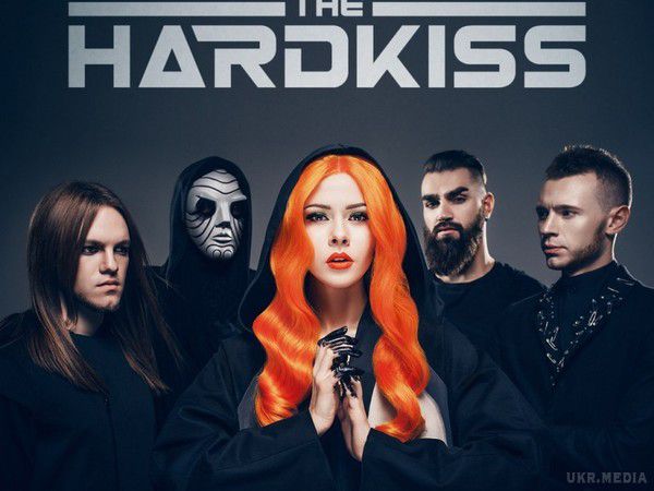 The Hardkiss не залишає надій підкорити "Євробачення". Солістка The Hardkiss Юлія Саніна всерйоз готується до виступу у відборі на "Євробаченні-2017" і вже складає конкурсну композицію.