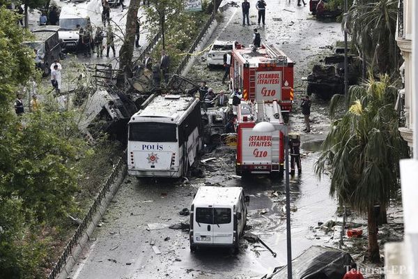 Подробиці вибуху у Стамбулі-11 загиблих, 36 поранених. У центрі Стамбула з-за вибуху на автомусной зупинці загинули 11 чоловік, 36 отримали поранення.