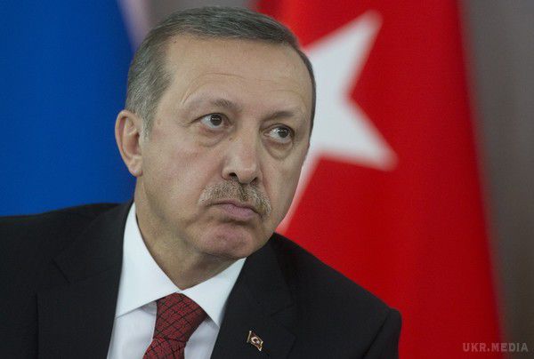 Президент Туреччини  підписав закон про позбавлення депутатів недоторканності.  Ердоган підписав закон, що дозволяє позбавляти депутатів імунітету від судового переслідування.