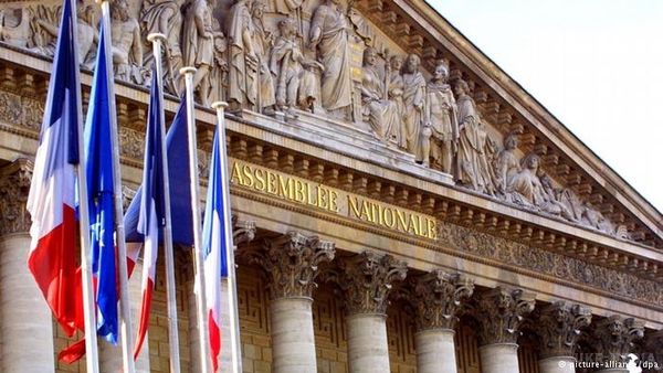 Сьогодні Сенат Франції розгляне резолюцію про скасування санкцій проти Росії. Як повідомлялось  на голосування резолюції прибули  два сенатори 