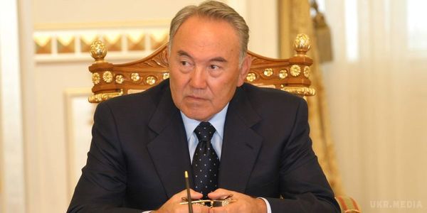Назарбаєв побачив прояв ознак "кольорових революцій" в країні. Президент Казахстану Нурсултан Назарбаєв заявив, що країна завжди буде приймати найжорсткіші заходи для придушення екстремістів і терористів.