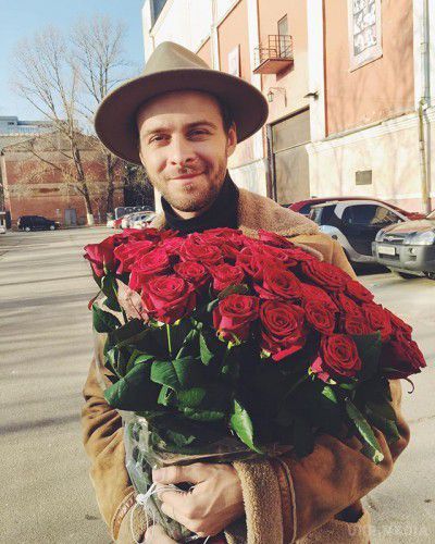 У Києві обікрали квартиру Макса Барських. Популярний український співак Макс Барських написав заяву в поліцію.