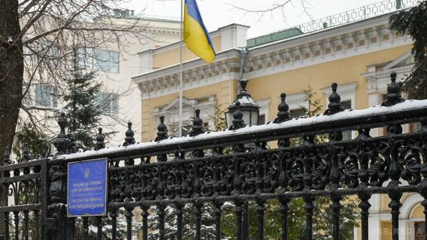 Посольство України в Москві закидали яйцями. Українське посольство в Москві закидали яйцями в знак протесту проти дій українських активістів в Одесі