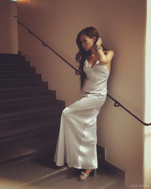 Марія Яремчук похвалилася формами у відвертій сукні-ночнушке (фото)
