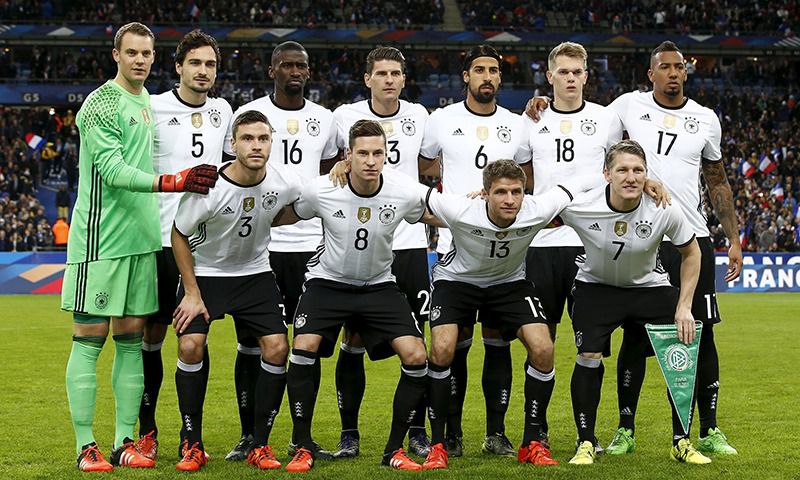 Євро-2016.  Німеччина: Чемпіони світу ідуть за "золотом" Європи. Німецьку збірну називають "бундестім" - прямий переклад слів "збірна Німеччини".  