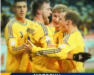 Порошенко красиво підтримав збірну Україну на Євро 2016 (ВІДЕО). Порошенко підтримав збірну України.
